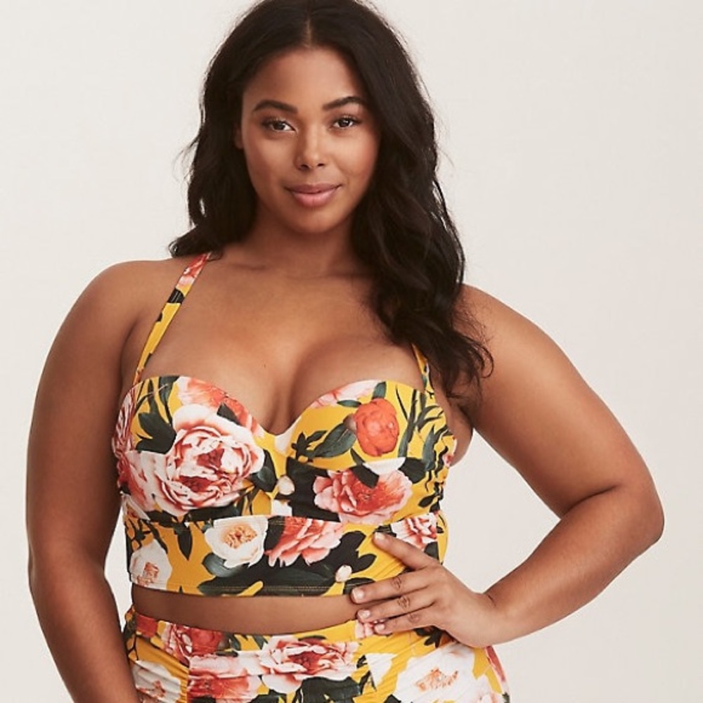 ๐SOLD๐ Torrid Floral Twist Lined Bikini Top - Picture 1 of 5